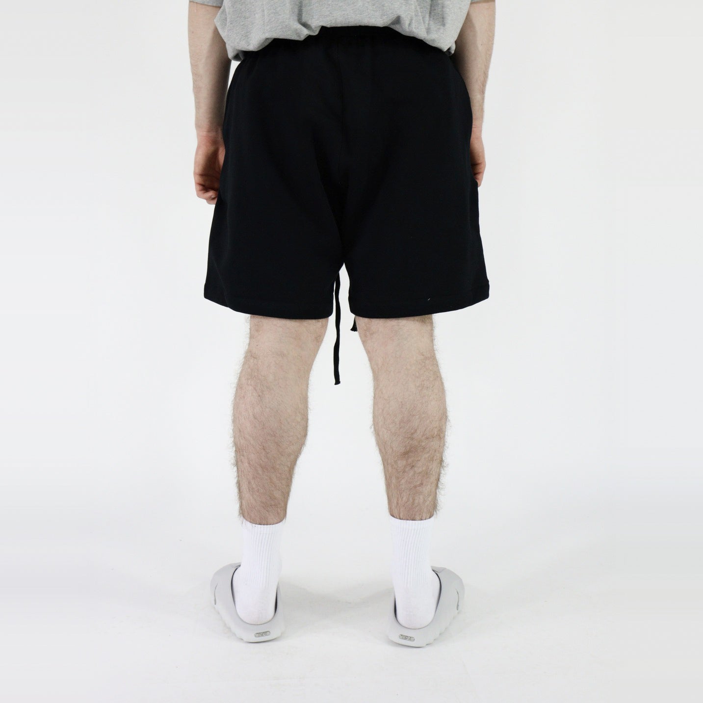 Fear of God Essentials S25 Shorts Jet Black - PIKASTORE-Clothing-Fear of God-pikastore.cz