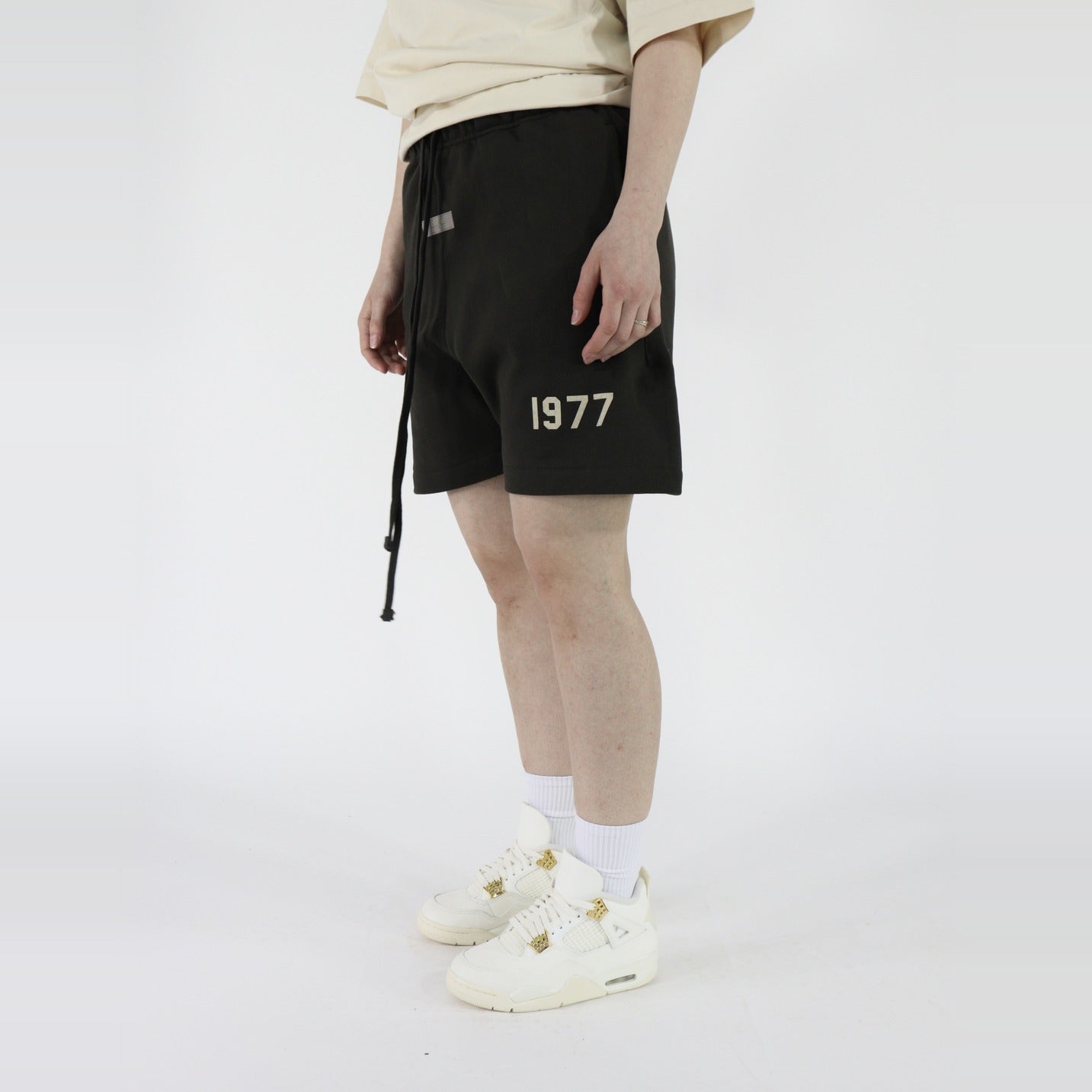 Fear of God Essentials S22 1977 Shorts Iron - PIKASTORE-Clothing-Fear of God-pikastore.cz