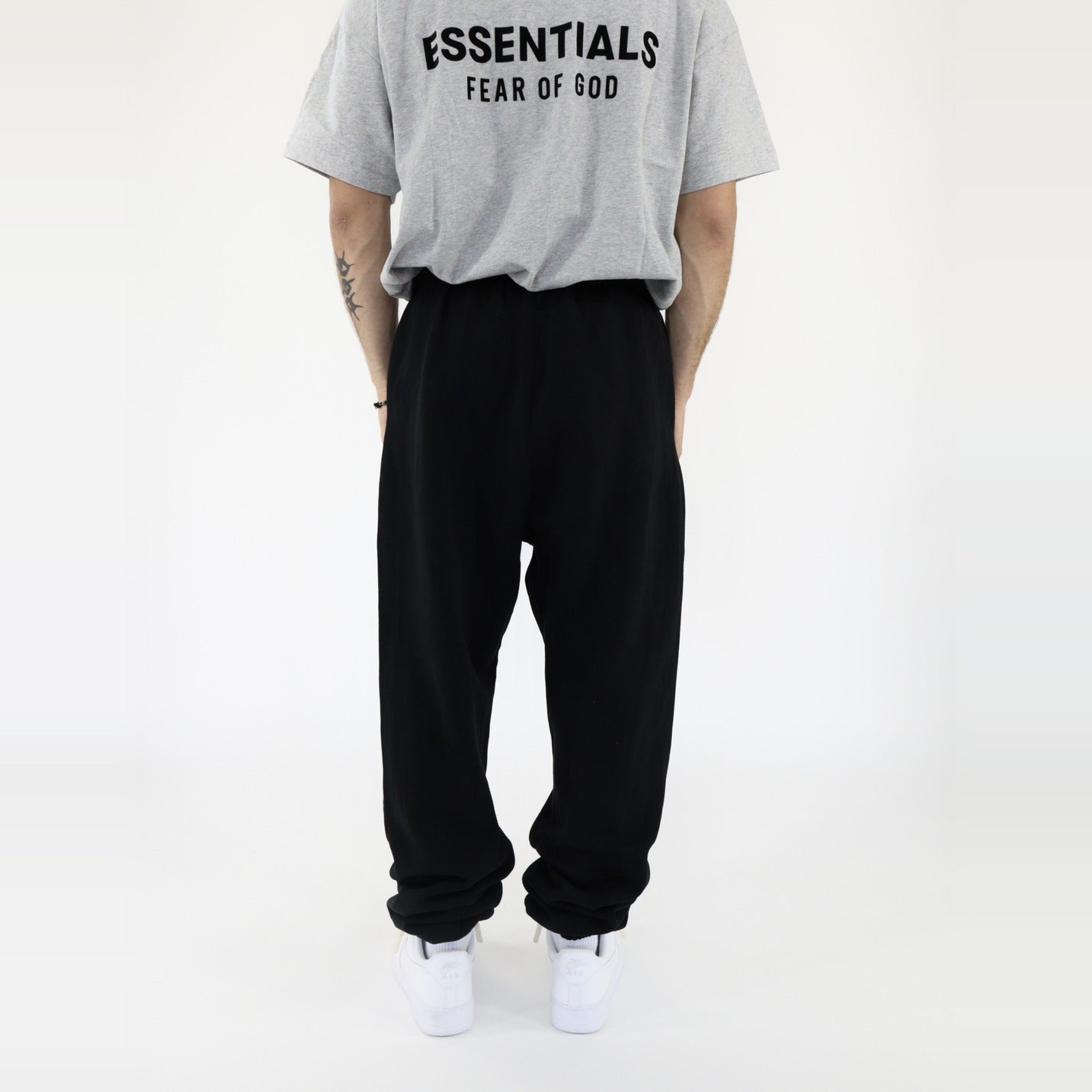 Fear of God Essentials S23 Sweatpants Black - PIKASTORE-Clothing-Fear of God-pikastore.cz