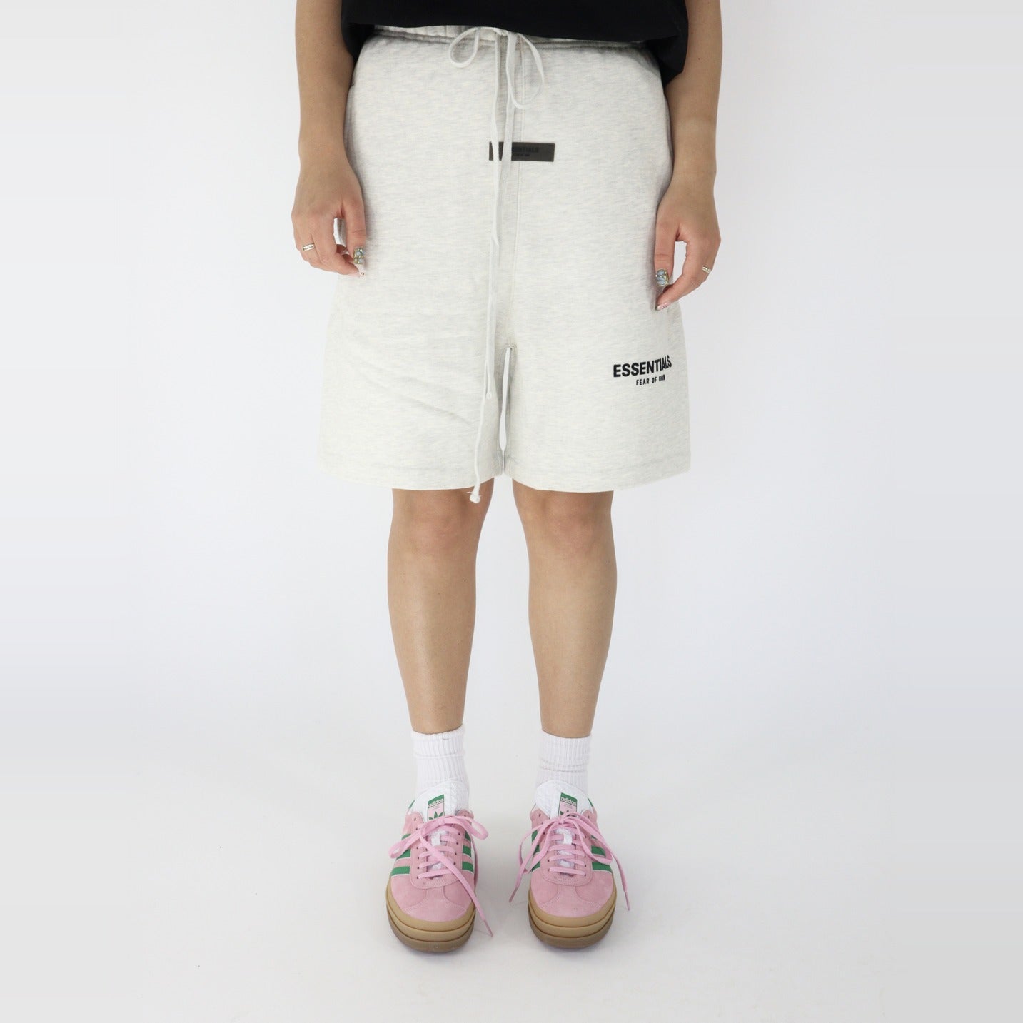 Fear of God Essentials S22 Shorts Light Oatmeal - PIKASTORE-Fear of God-pikastore.cz