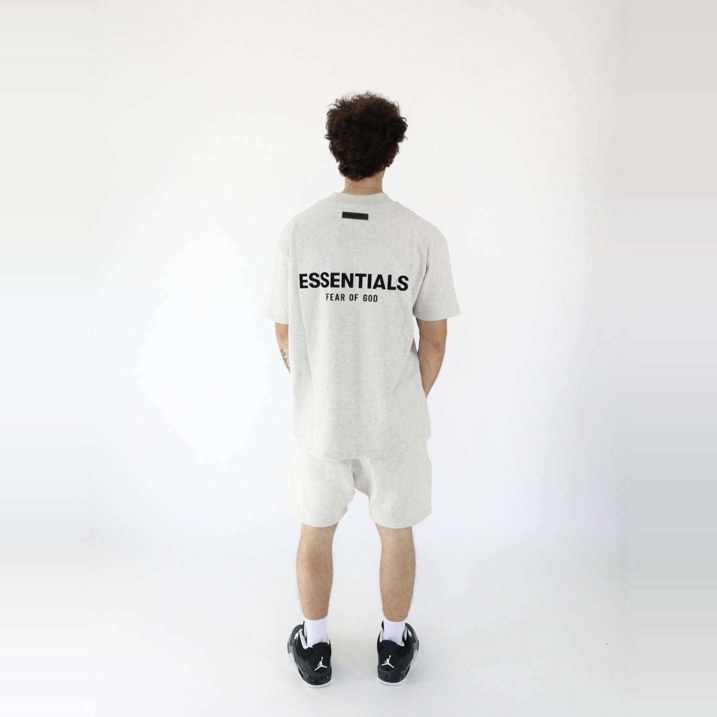 Fear of God Essentials S22 Shorts + S22 T-Shirt Light Oatmeal - SET-Bundle-Fear of God-pikastore.cz