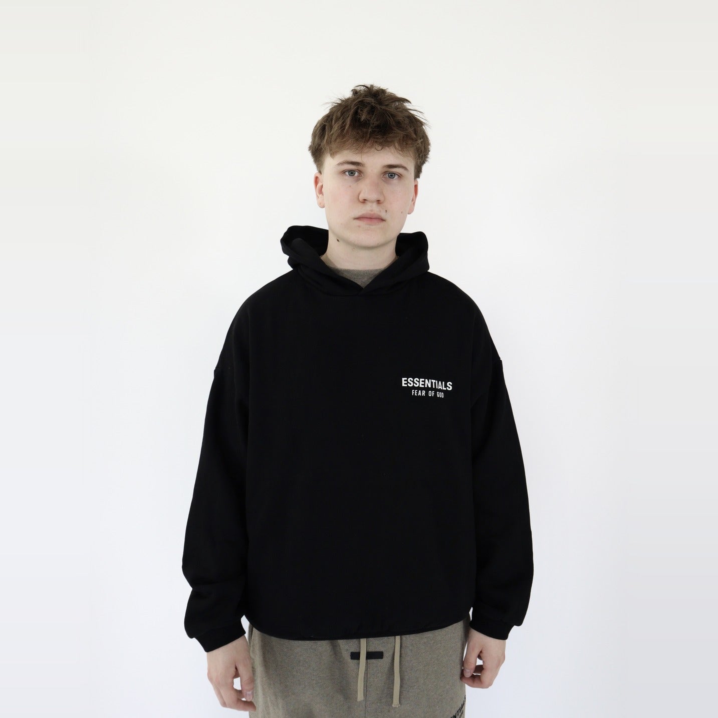 Fear of God Essentials Fleece Hoodie S24 Black - PIKASTORE-Clothing-Fear of God-pikastore.cz