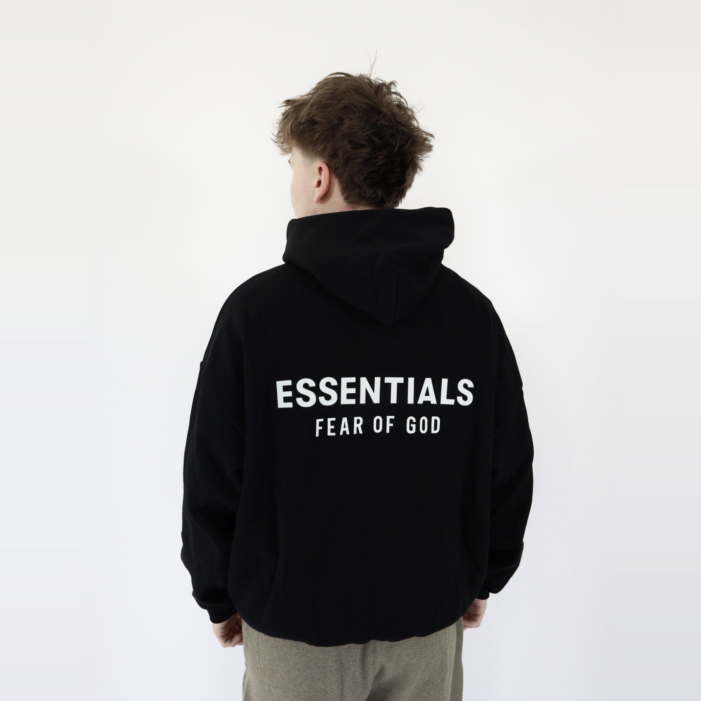 Fear of God Essentials Fleece Hoodie S24 Black - PIKASTORE-Clothing-Fear of God-pikastore.cz