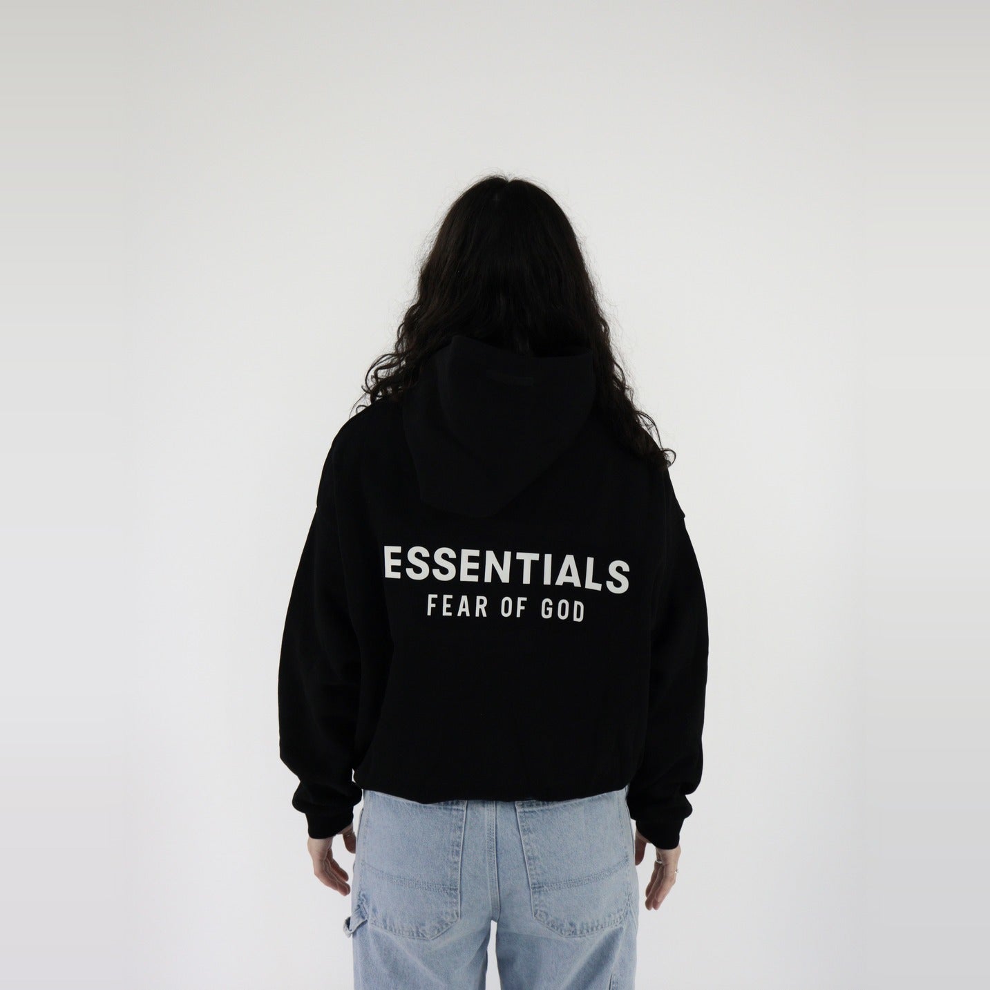 Fear of God Essentials Fleece Hoodie S24 Black - PIKASTORE-Clothing-Fear of God-pikastore.cz
