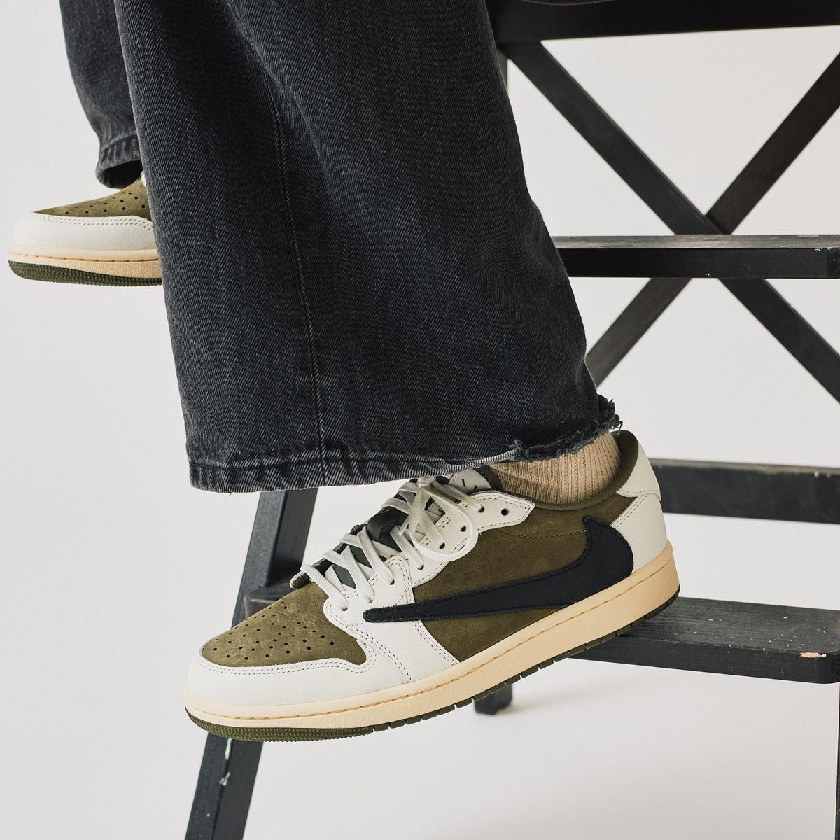 Nike Air Jordan Travis Scott x 1 Low OG SP Medium Olive-Air Jordan-pikastore.cz