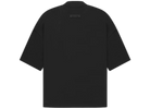 Fear of God Essentials S23 Arch Logo T-Shirt Black - PIKASTORE-Fear of God-pikastore.cz