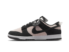 Nike Dunk Low SE Suede Panda