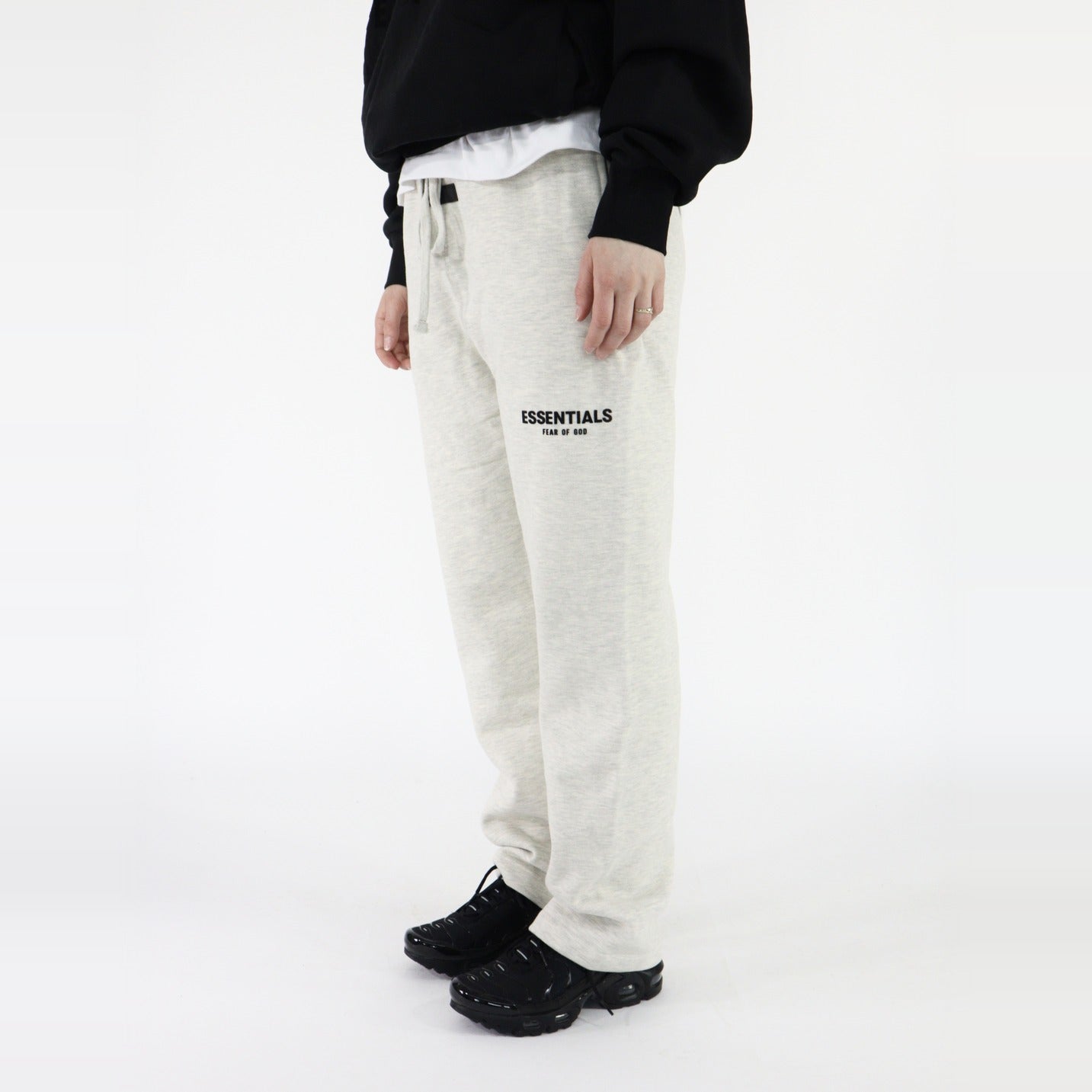 Fear of God Essentials S22 Relaxed Sweatpants Light Oatmeal - PIKASTORE-Clothing-Fear of God-pikastore.cz