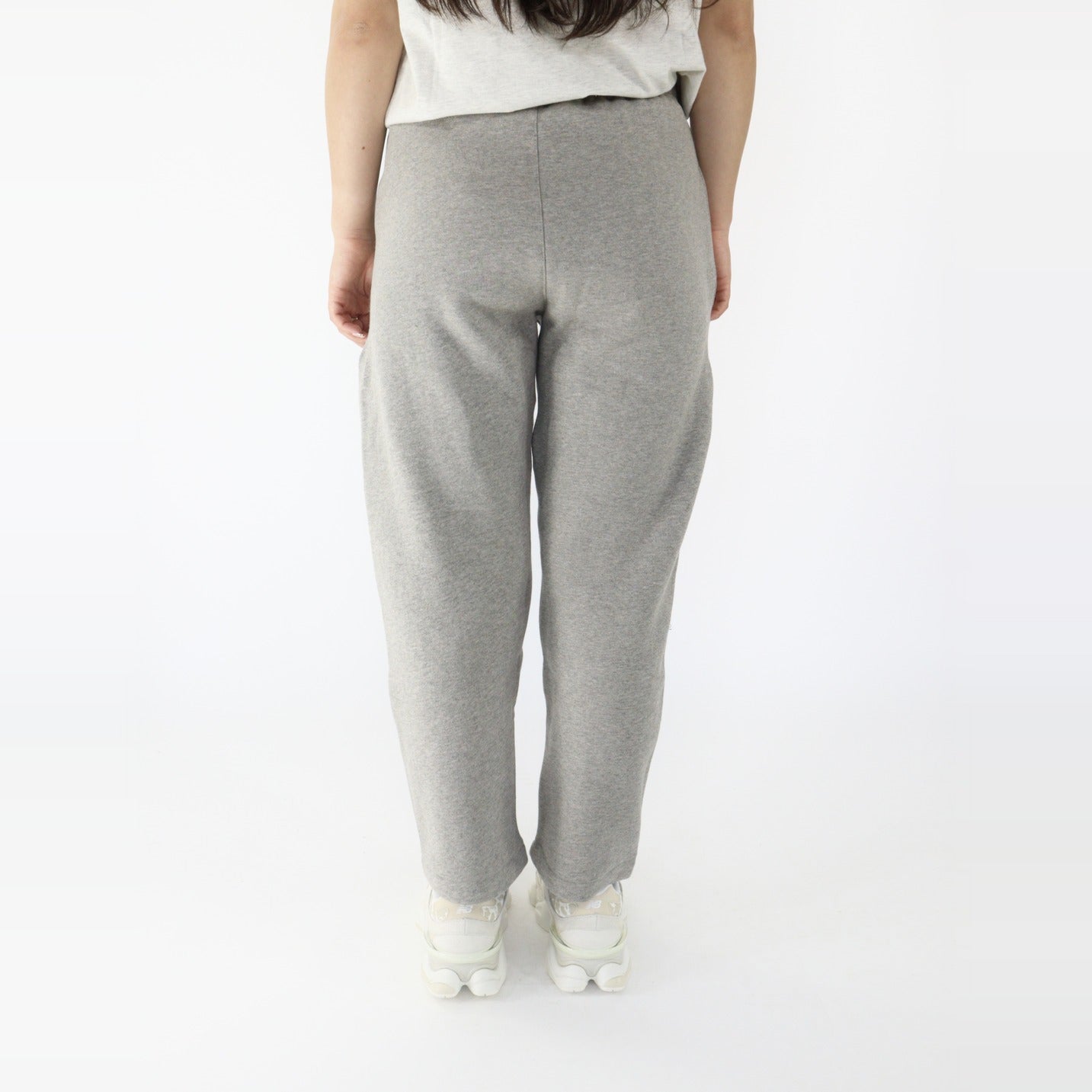 Fear of God Essentials S22 Relaxed Sweatpants Dark Oatmeal - PIKASTORE-Clothing-Fear of God-pikastore.cz