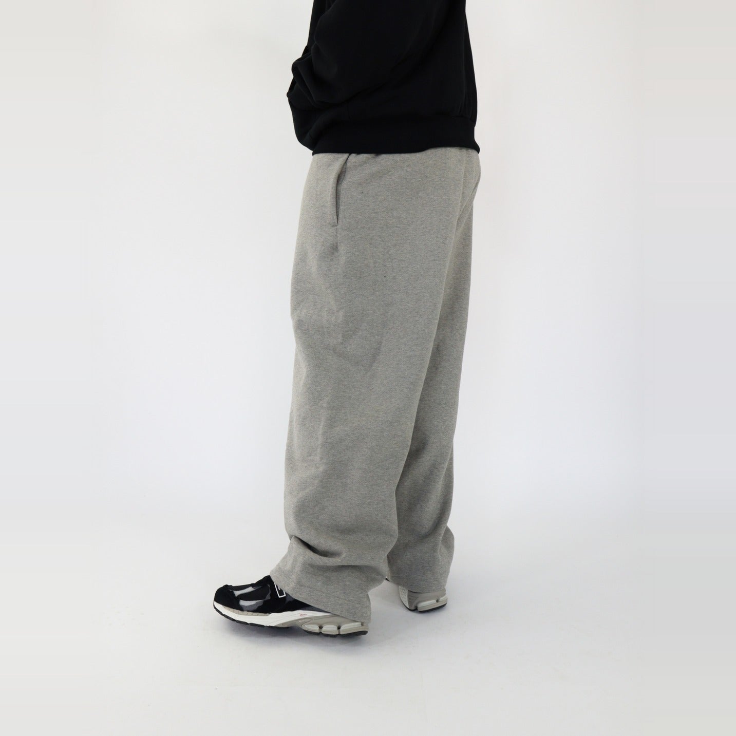 Fear of God Essentials S24 Relaxed Sweatpants Dark Heather-Clothing-Fear of God-pikastore.cz