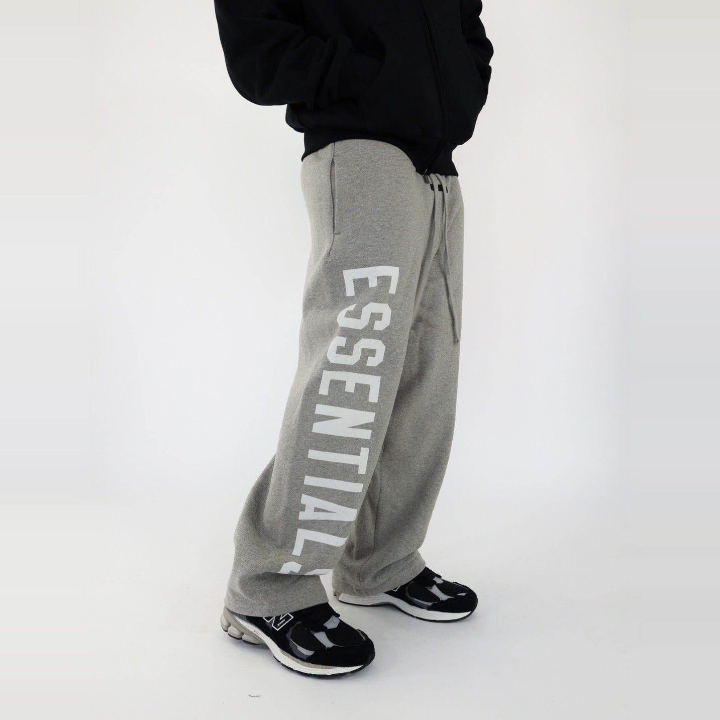 Fear of God Essentials S24 Relaxed Sweatpants Dark Heather-Clothing-Fear of God-pikastore.cz