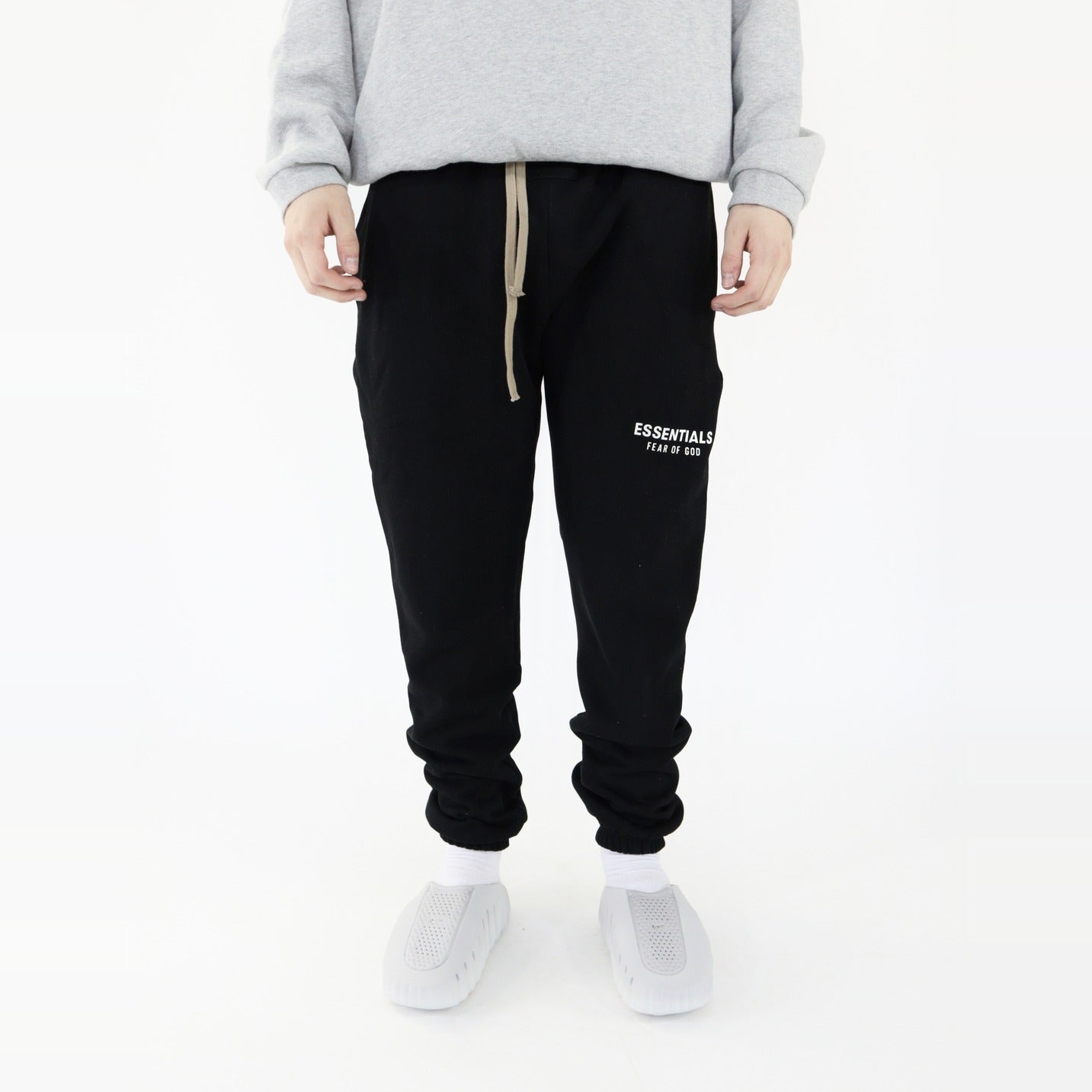 Fear of God Essentials S24 Sweatpant Black - PIKASTORE-Clothing-Fear of God-pikastore.cz