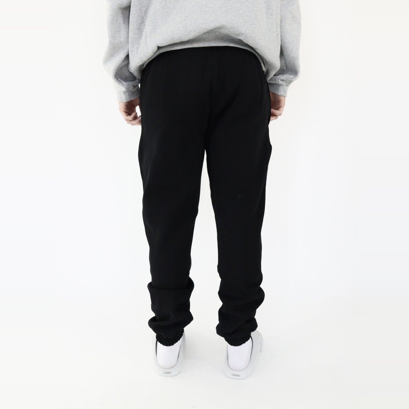 Fear of God Essentials S24 Sweatpant Black - PIKASTORE-Clothing-Fear of God-pikastore.cz
