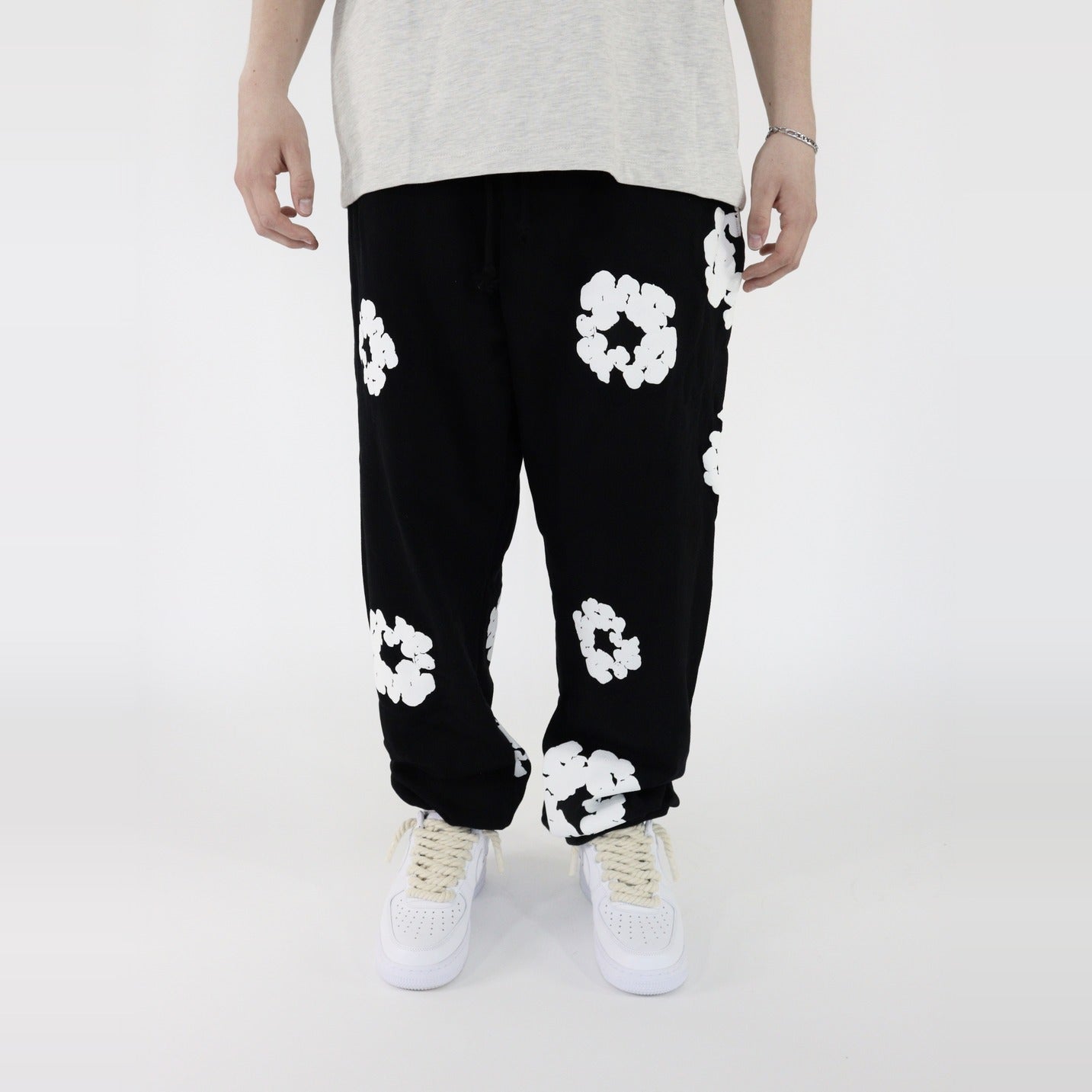 Denim Tears The Cotton Wreath Sweatpants Black-Clothing-Denim Tears-pikastore.cz