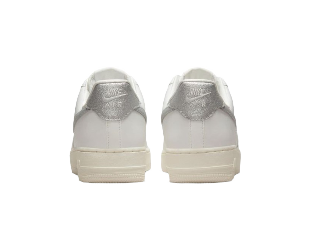 Nike Wmns Air Force 1 07 Essential Silver Swoosh-Nike-pikastore.cz